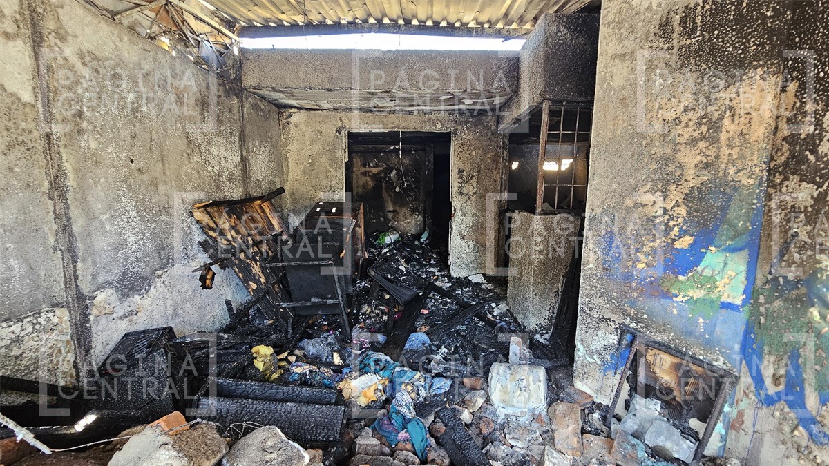 Casa 'inundada' de basura se incendia en la colonia San Sebastián