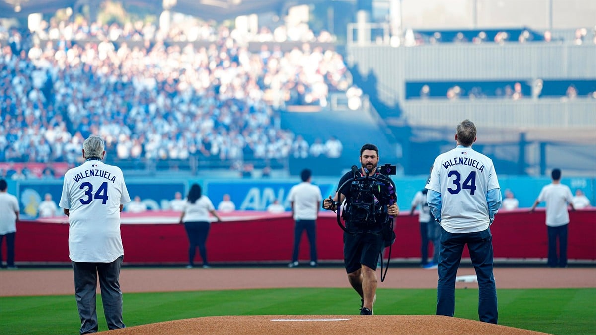 VIDEO Afición entonó 'Amor Eterno' en el Dodger Stadium para despedir al 'Toro' Valenzuela