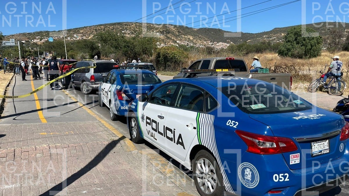 Hombre muere por infarto mientras conducía por el bulevar Hidalgo; impactó dos autos