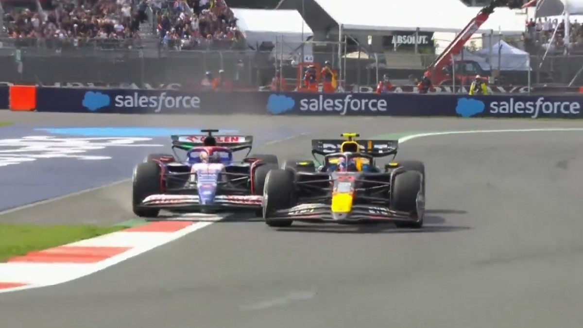 VIDEO Piloto rebasa a Checo Pérez y le 'pinta el dedo' en el Gran Premio de México