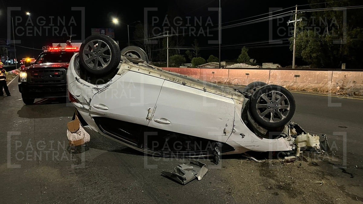 Vuelcan jóvenes en la León-Silao, al parecer viajaban en estado de ebriedad