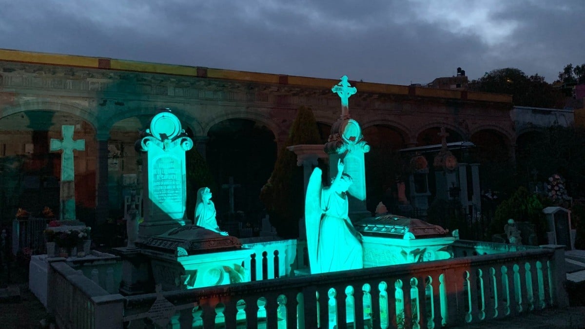 Hay recorridos nocturnos gratis en el 'panteón viejo' de la capital; ¿te animas?