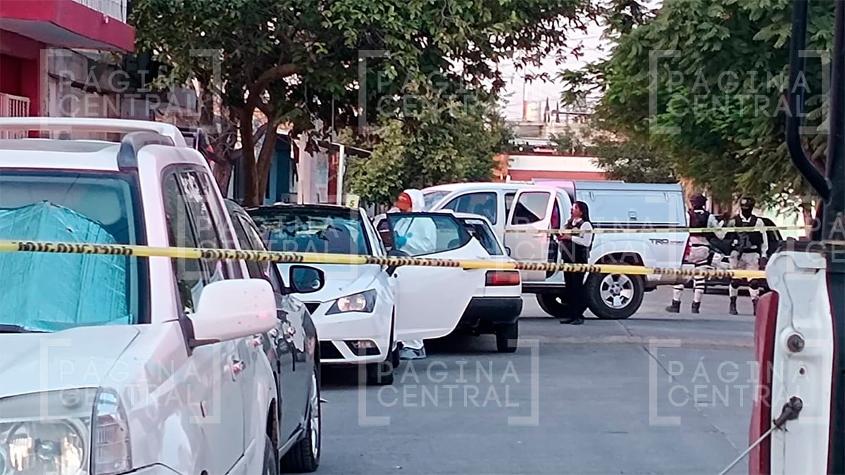 Joven limpiaba un auto y llegan hombres y lo asesinan en el asiento trasero