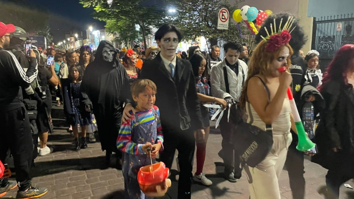 Leoneses celebran el Día de Muertos y caminan juntos con el Despertar de las Ánimas