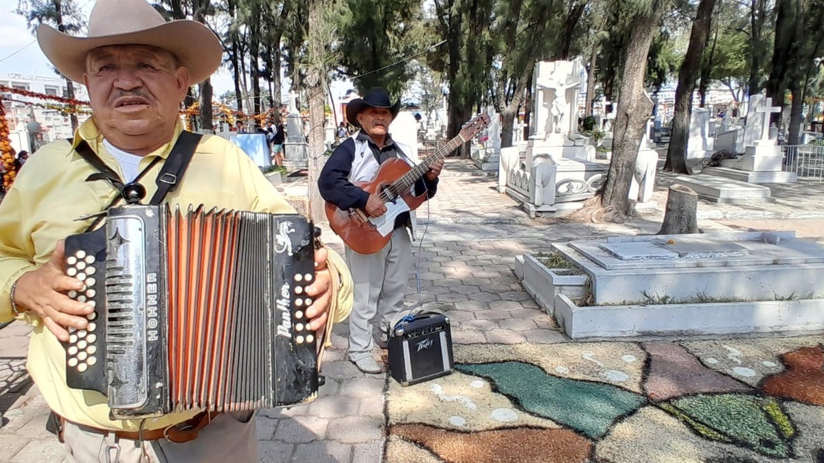 “Con nuestra música ayudamos a recordar a los que ya se fueron”