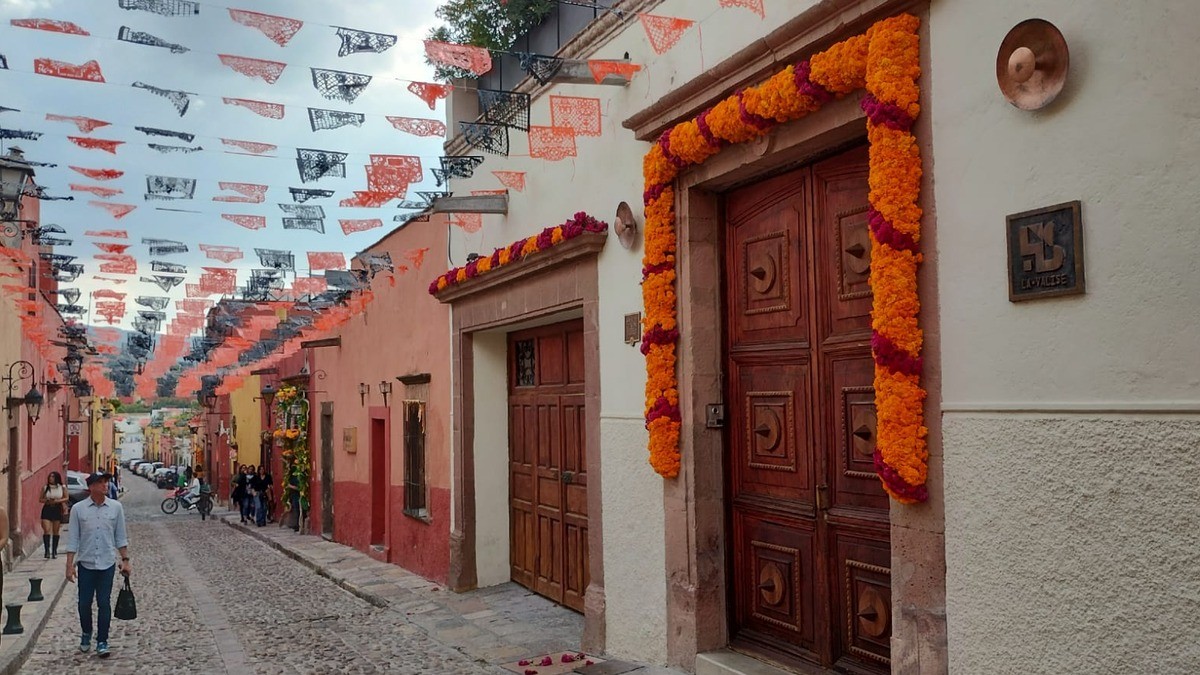 En una fusión de tradición y color San Miguel de Allende recuerda a sus muertos
