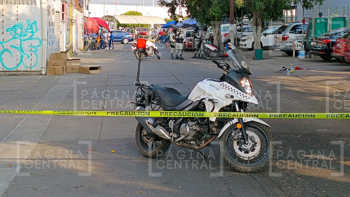Hombres armados disparan contra cuidador de autos en plena calle