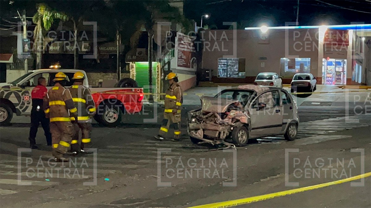 “¡Hasta acá nos empujó!”, mujer muere al chocar con camioneta en un rojo de Insurgentes