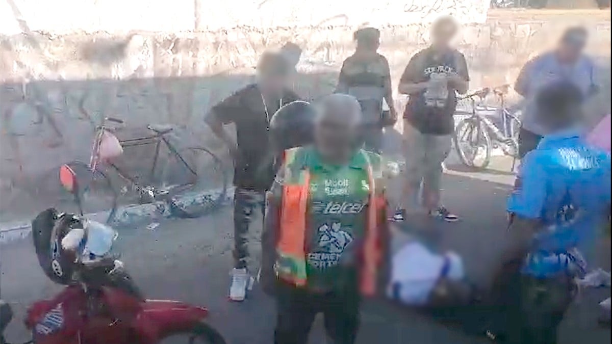 VIDEO Joven derrapa en su motocicleta en el bulevar Miguel Hidalgo