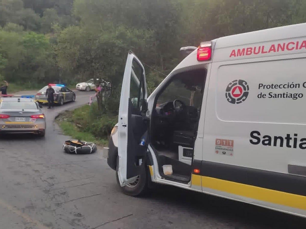 ¡Evade la muerte! Cae en su auto a una presa y alcanza a salir vivo, así la libro