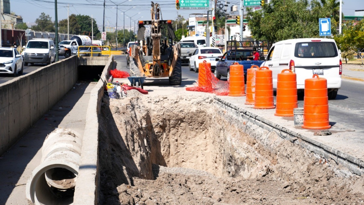 SAPAL rehabilita drenaje sanitario en el bulevar Timoteo Lozano