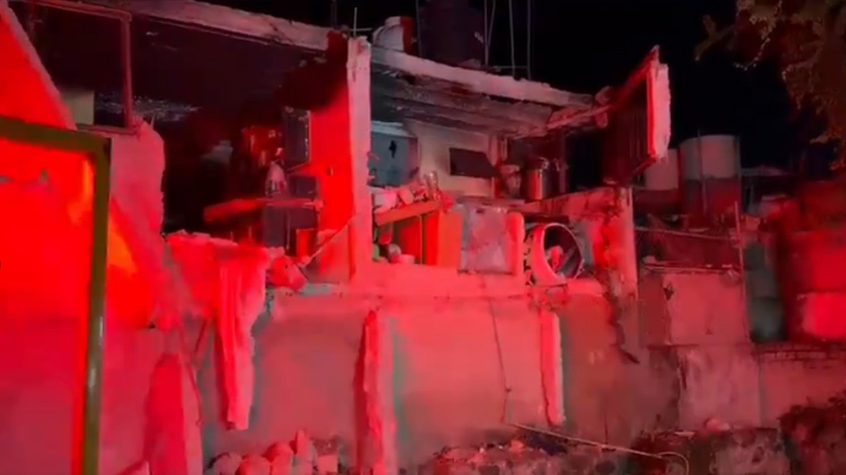 Explota casa durante la madrugada y mueren madre e hijo; otra mujer está hospitalizada