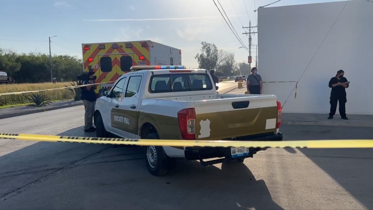 Tras discusión, hombre atropella y mata a su exesposa frente a sus seis hijos