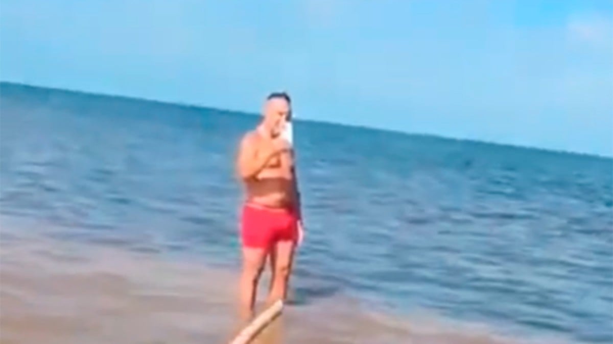 VIDEO Denuncian a italiano por proclamarse dueño de una playa y desalojar a un pescador