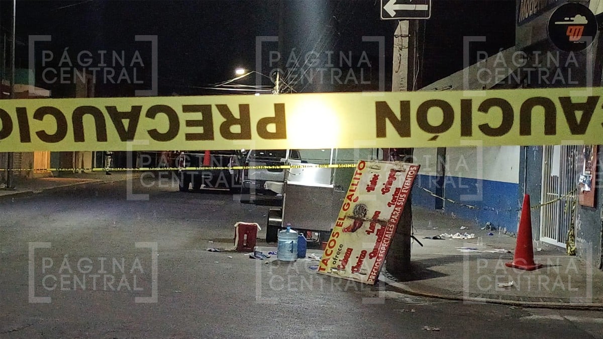 Sicarios irrumpen en taquería y abren fuego contra los comensales; hay dos heridos