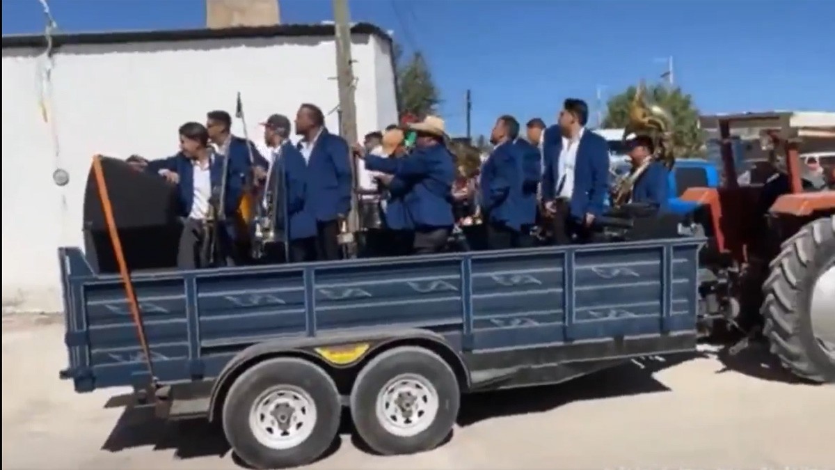VIDEO ¡Surreal! Banda de música le pone el soundtrack de Rocky a pelea callejera