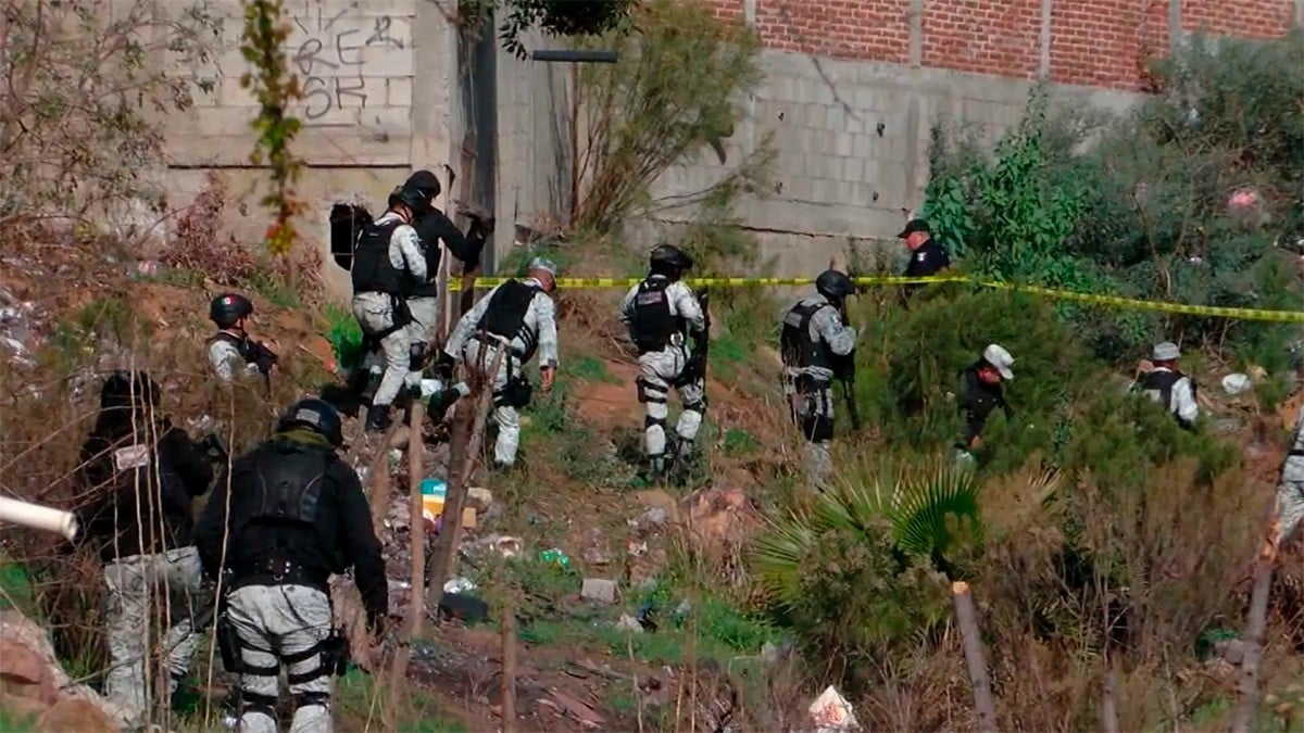 Confunden a hombre con presunto feminicida y lo asesinan