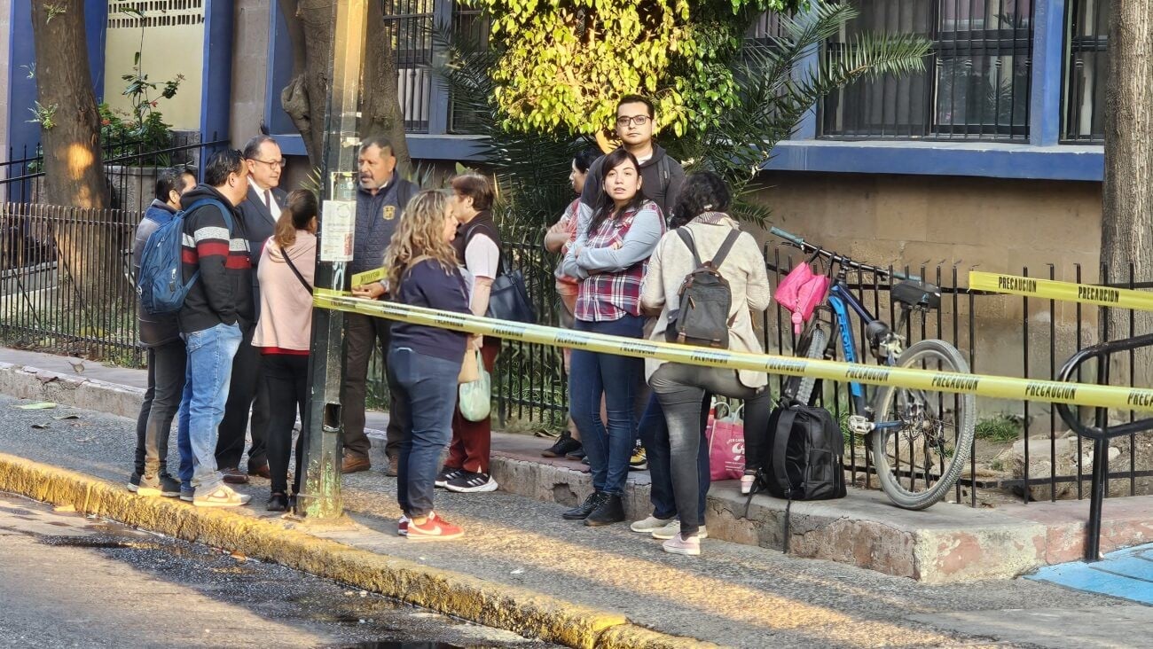 Clases serán virtuales en la Prepa Oficial mientras evalúan daños del incendio en su auditorio