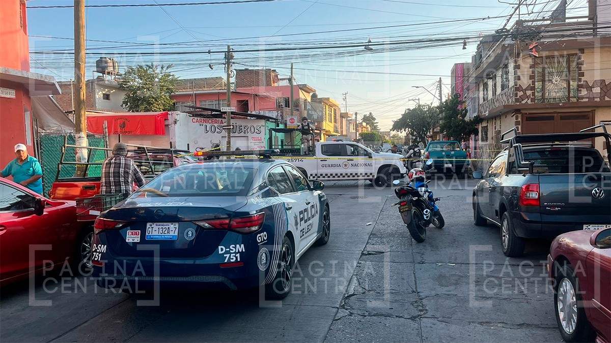 Balean a Juan en una de las calles del barrio de San Miguel
