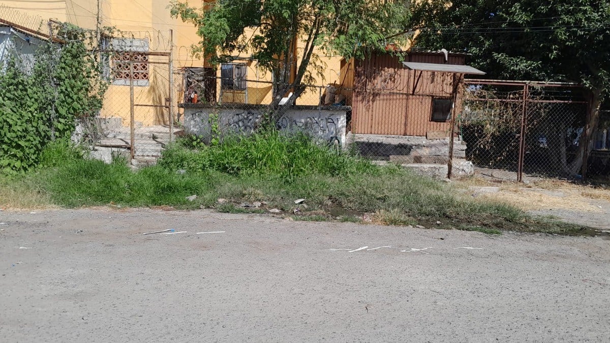 Drenaje tapado, foco de infección en Infonavit Las Hilamas; exigen intervención de SAPAL