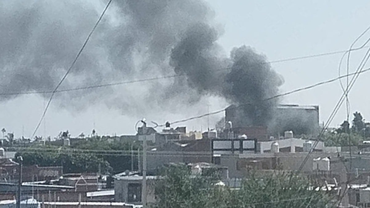 ¡Otro incendio! Consume fuego material de construcción y ropa en Chapalita