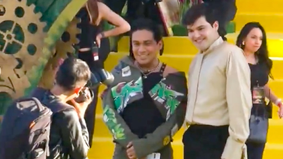 VIDEO ¡El público no perdona! Reciben a Ricardo Peralta con abucheos en premier de Wicked