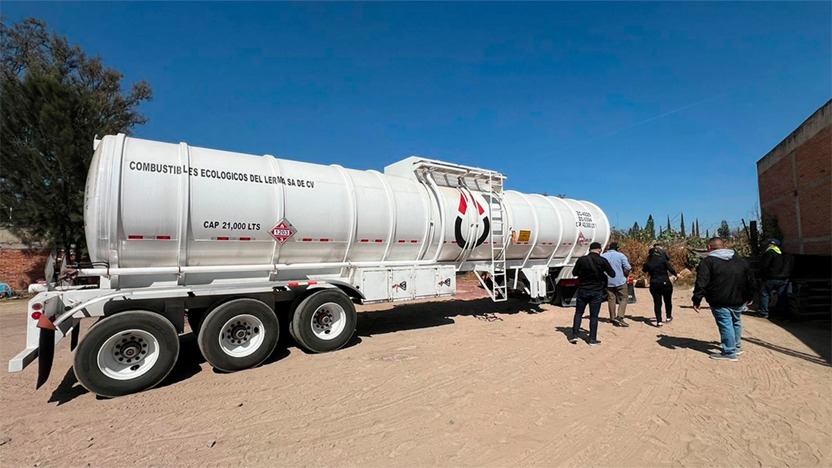FGR ejecuta cateo en esta colonia por robo de combustible y detienen a tres personas
