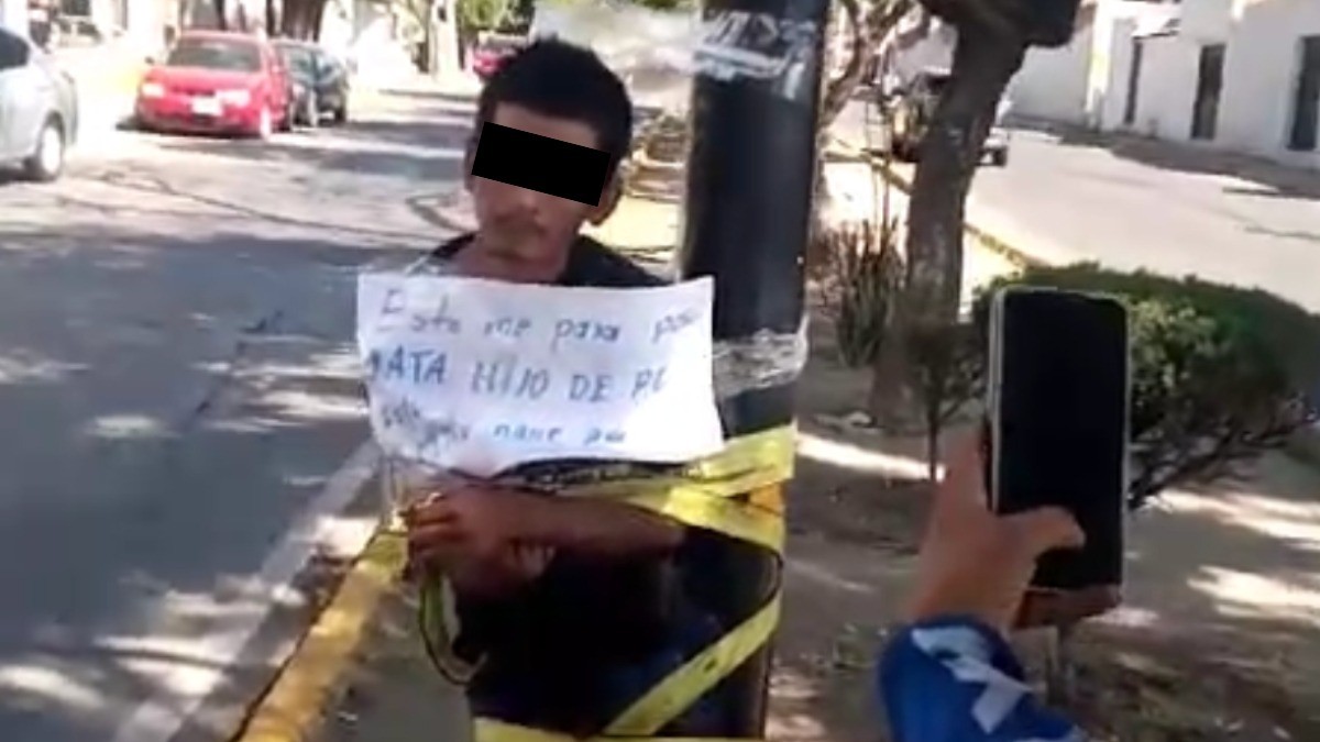 VIDEO “Esto me pasa por 'rata'“ Vecinos de León amarran a presunto ladrón a poste