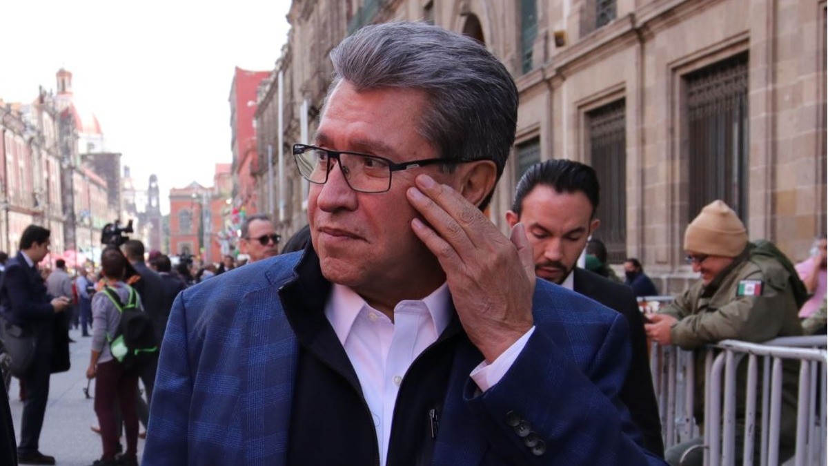 Se disculpa Monreal por uso de helicóptero