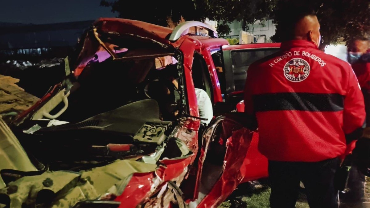 ¡Libra la muerte! Joven sobrevive a fuerte choque en el Libramiento, dicen que iba ebrio