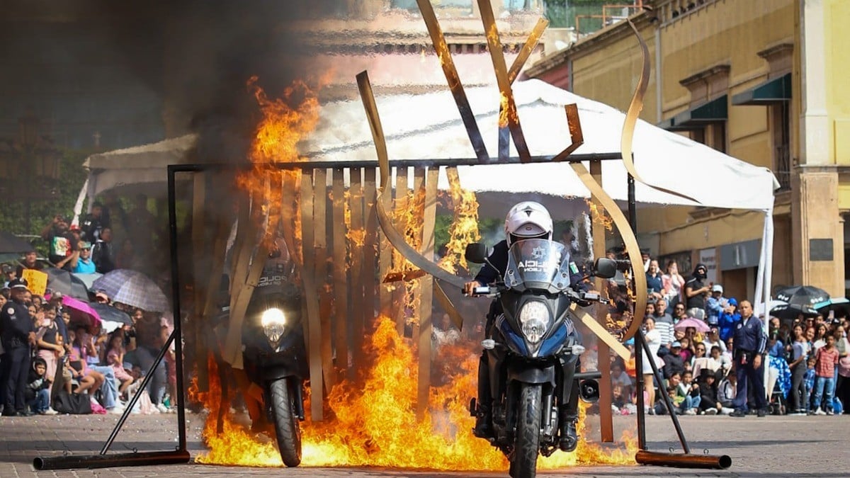 Disfrutan leoneses desfile cívico de la Revolución Mexicana