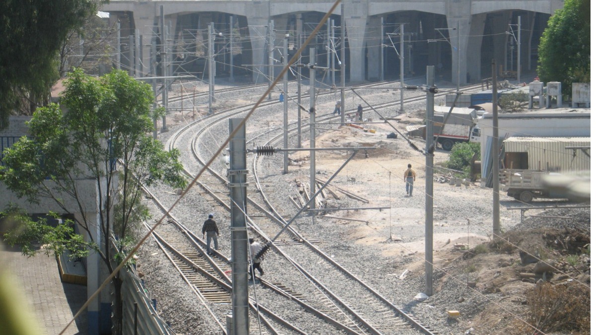 Encarrilan trenes para pasajeros