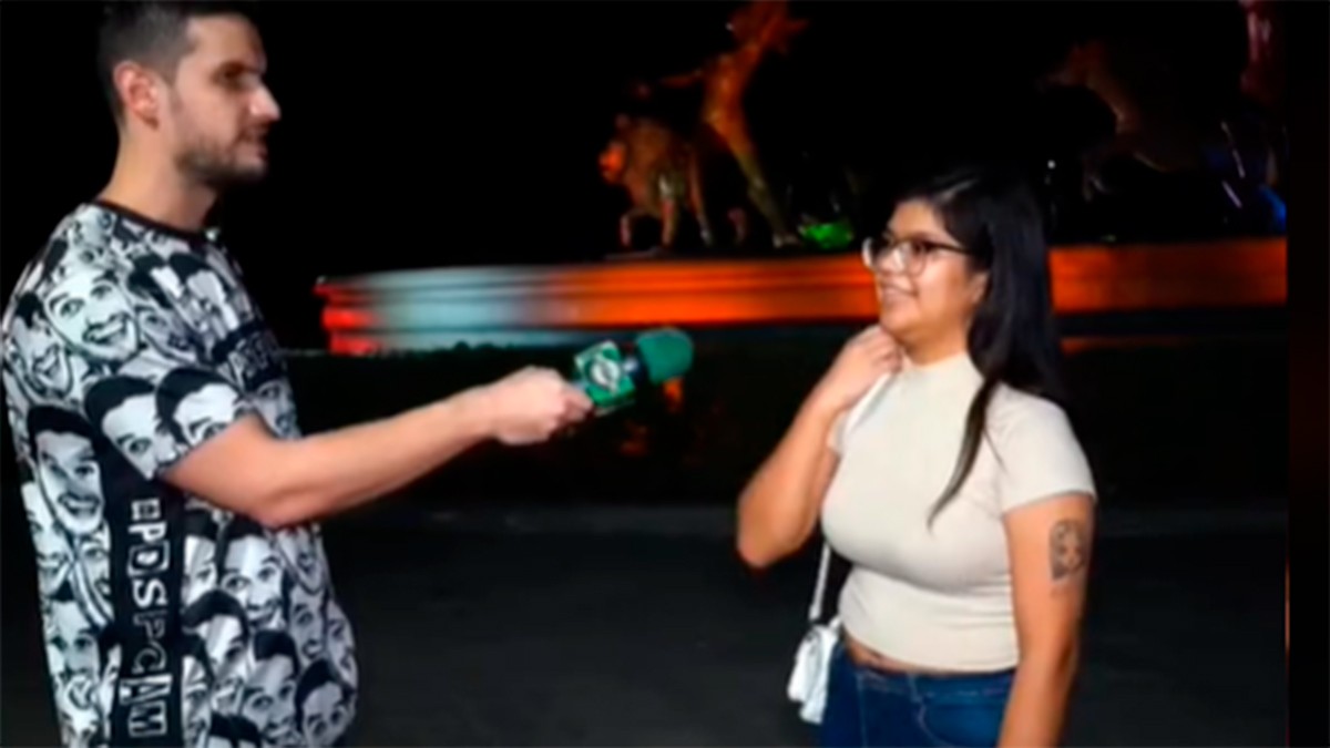 VIDEO “¿Qué sabes hacer?“ Adrián Marcelo ofrece trabajo a una joven universitaria