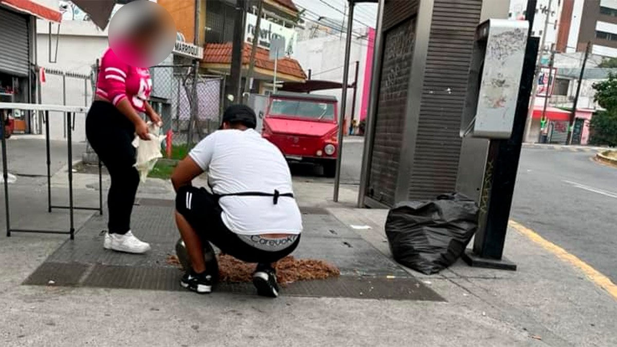 VIDEO Captan a taqueros recogiendo carne del suelo, los acusan de reutilizarla