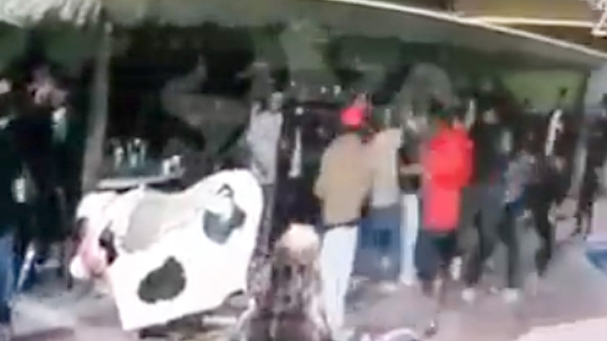 VIDEO Jóvenes dan golpiza a adolescente de 14 años en una fiesta y le quitan la vida