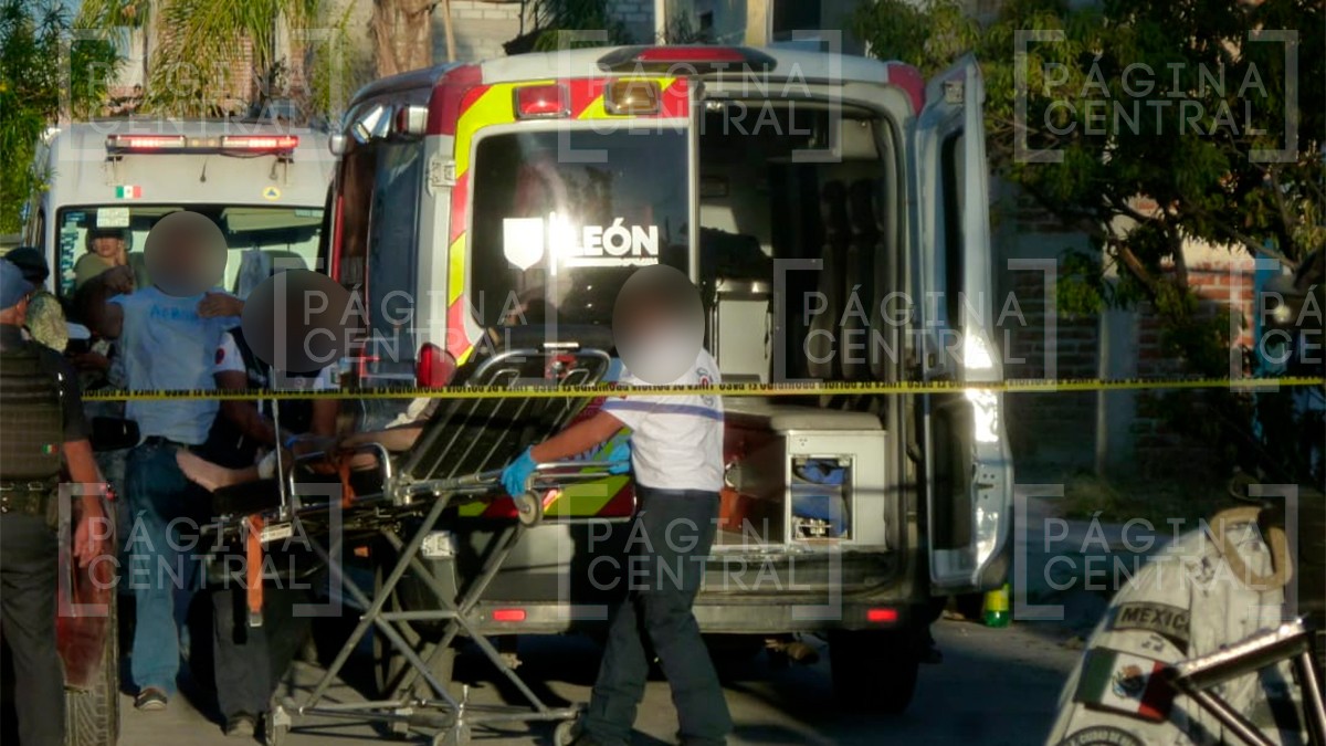 Motosicarios atacan a dos personas afuera de una casa en Paseo de las Torres