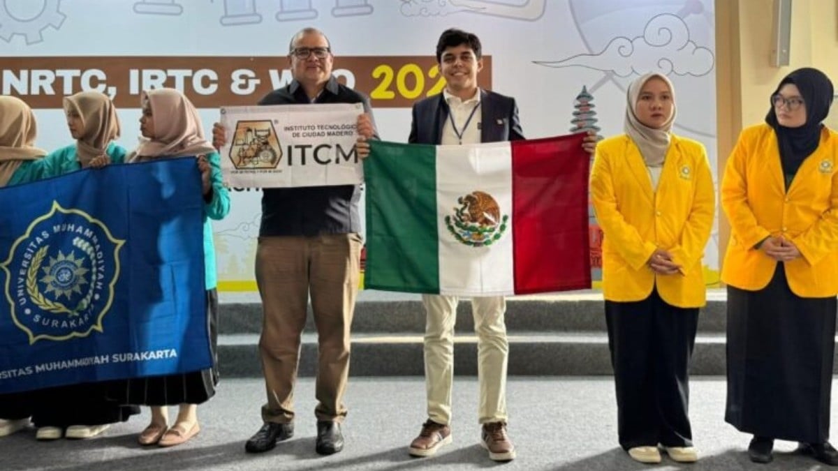Joven mexicano convierte lirio acuático en 'madera plástica', recibe premio internacional
