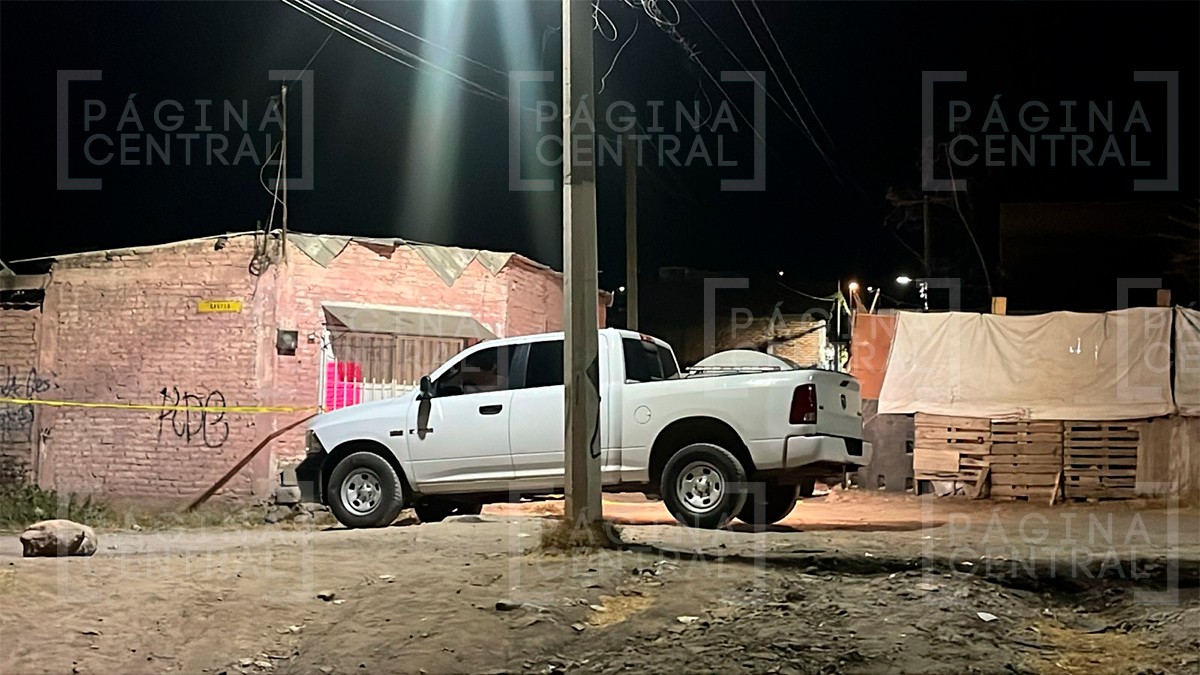 Presuntos motosicarios asesinan a un hombre afuera de una casa en Rizos del Saucillo