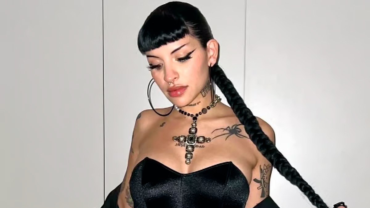 ¿Cazzu perdió millones de dólares por hablar de Ángela Aguilar? Esto es lo que se sabe