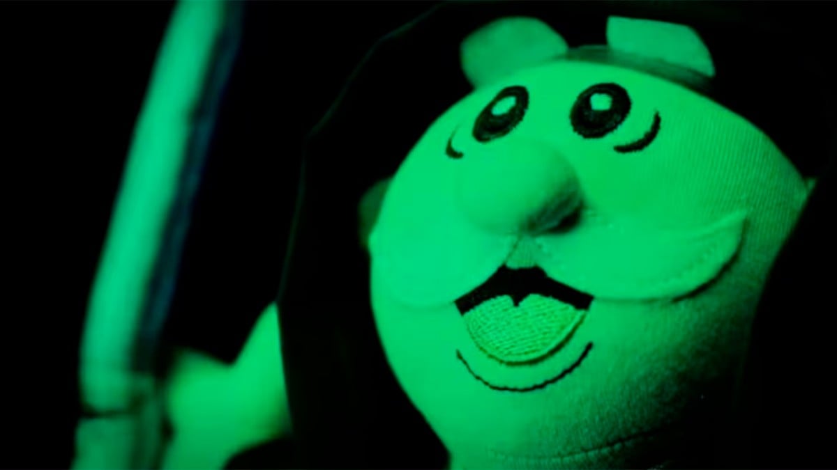 Increíble, pero cierto: el muñeco del Dr. Simi tiene una nueva colaboración y así se ve