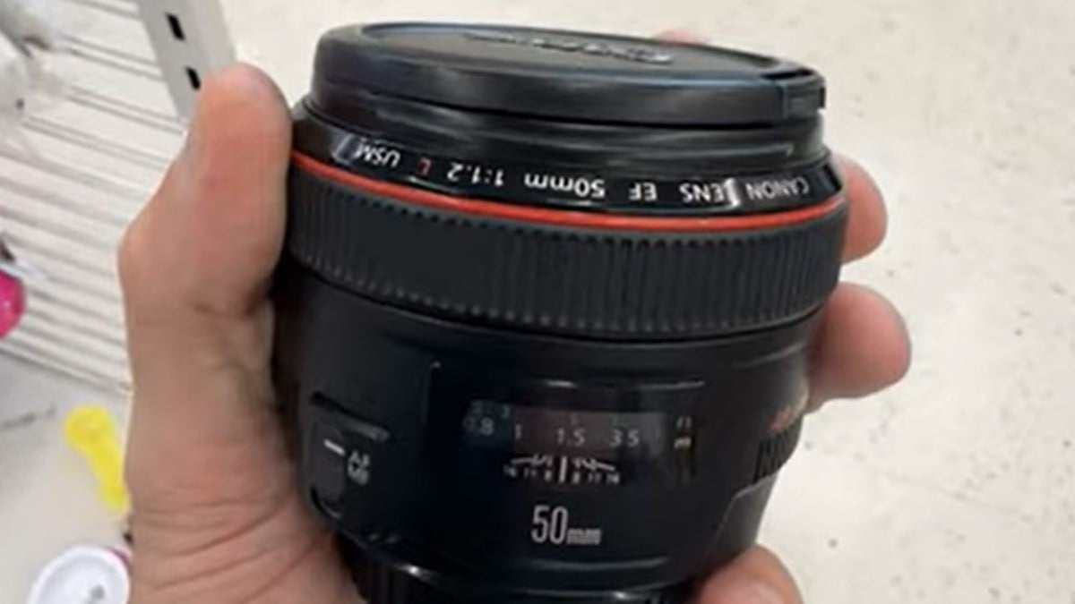 Tienda vendió lente fotográfico de 31 mil pesos a 150 pesos; pensaron que era un termo