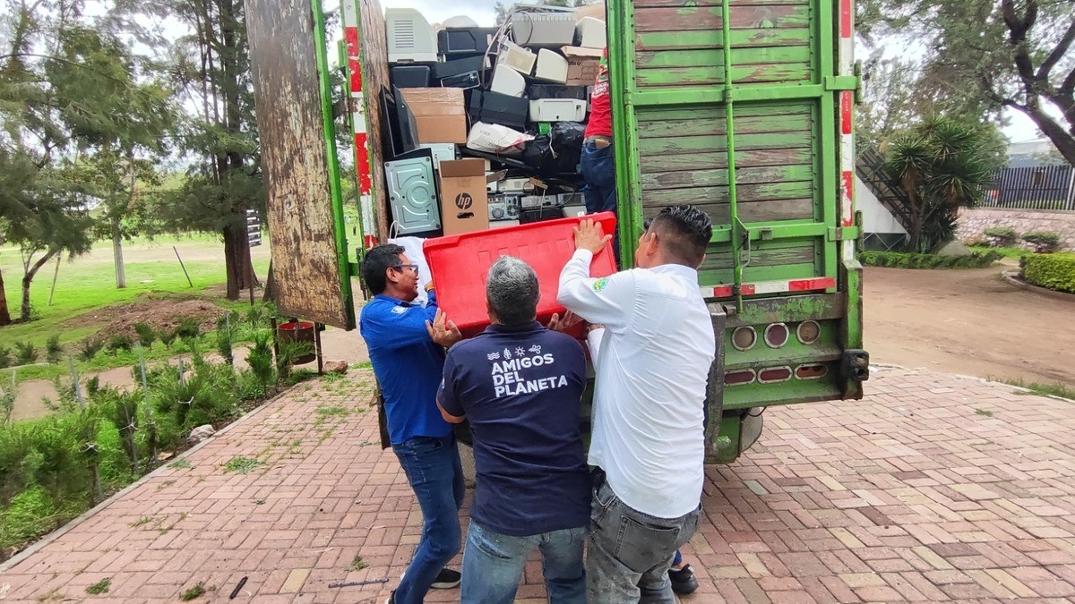 Intercambia tu basura electrónica por nochebuenas; te digo cómo