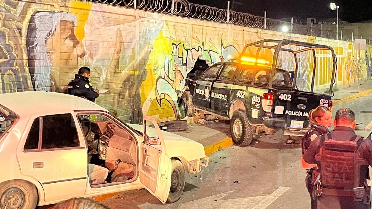 Choca patrulla de la policía contra auto particular en San Felipe de Jesús, hay cinco heridos