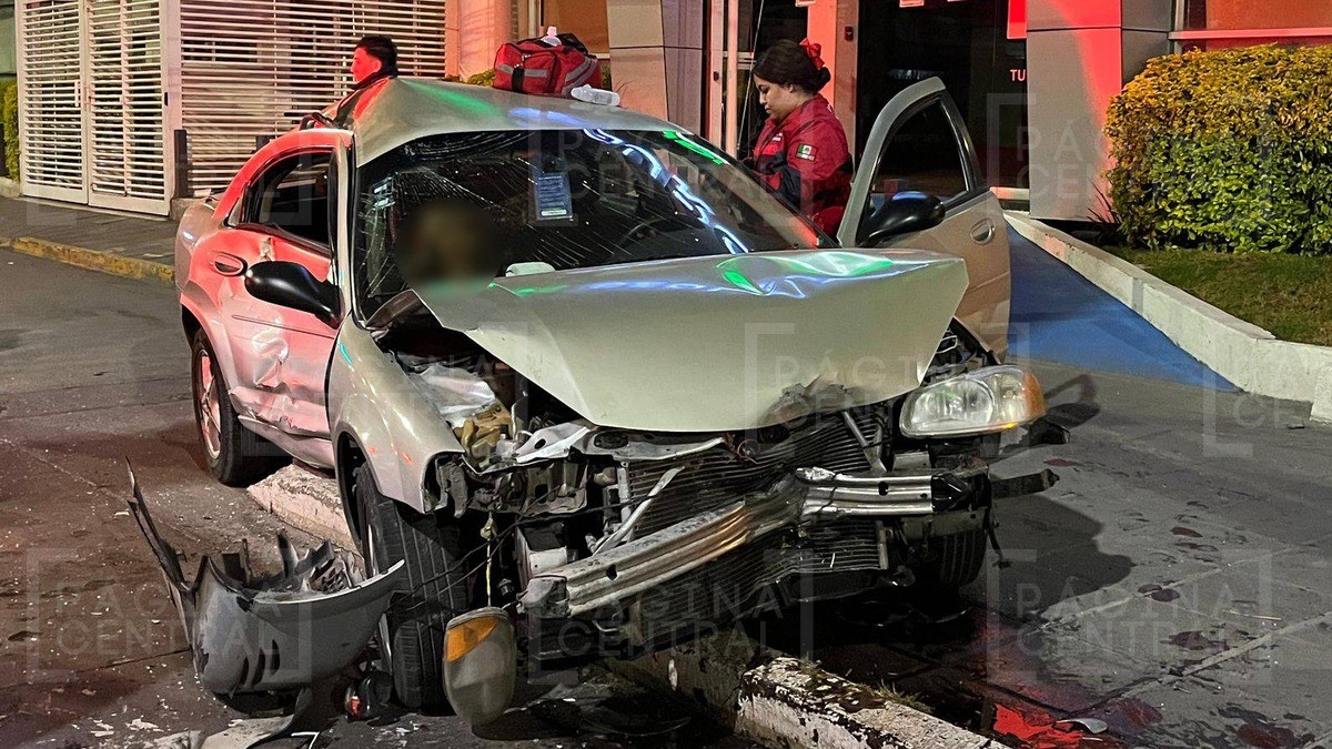 Fuerte impacto en Peñitas deja a dos jóvenes heridos, una mujer queda grave