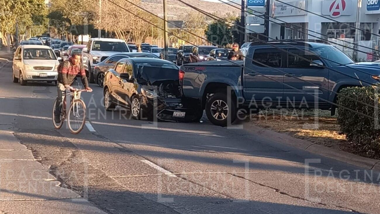 Choque y carambola paralizan el tráfico en toda la zona de Gran Jardín