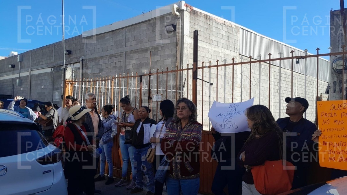 “¡Justicia, justicia!“ Protestan víctimas de fraude de Punto Legal y exigen castigo