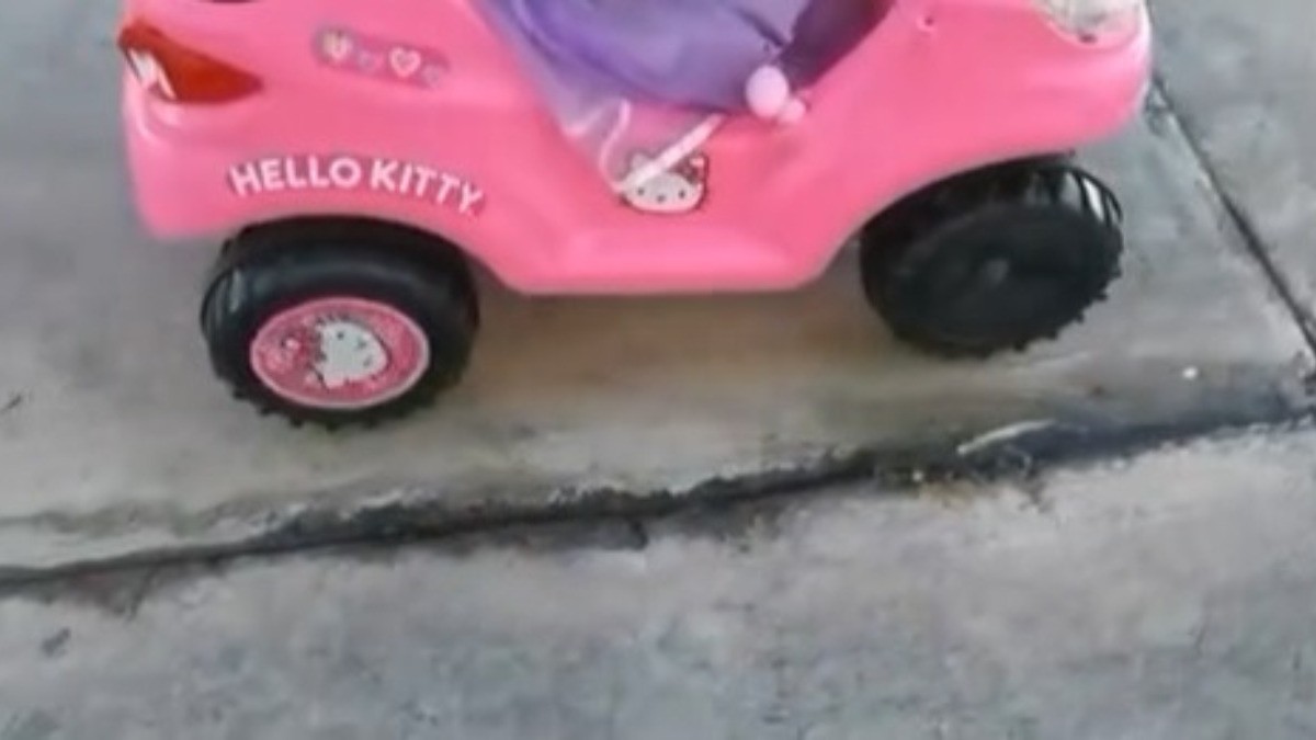 VIDEO 'Fracasaste como madre' Por grabar a su hija, la pone en riesgo y la tunden en redes