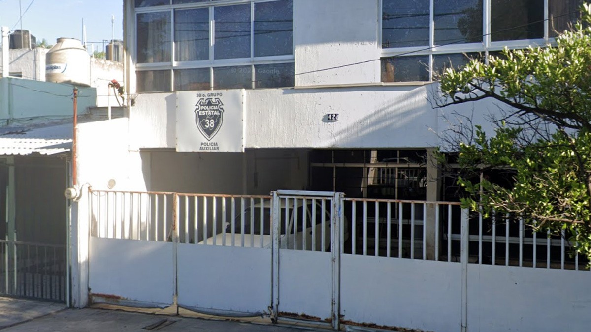 ¡Le roban hasta a la policía! Sujetos asaltan base policial y se llevan 26 armas de fuego