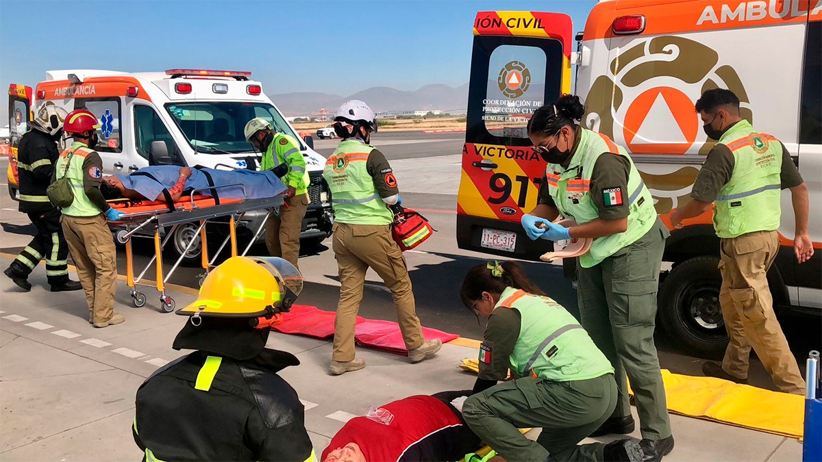 Cuerpos de emergencia realizan simulacro de accidente aéreo en el Aeropuerto del Bajío