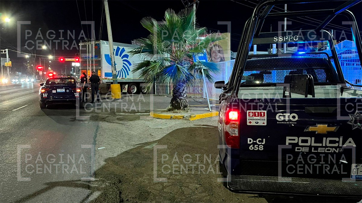 Muere trailero mientras se estacionaba en el bulevar Torres Landa, esta fue la razón